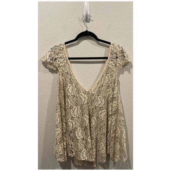 KIMCHI BLUE Lace V-Neck Short Sleeve Beige Top - Picture 5 of 5